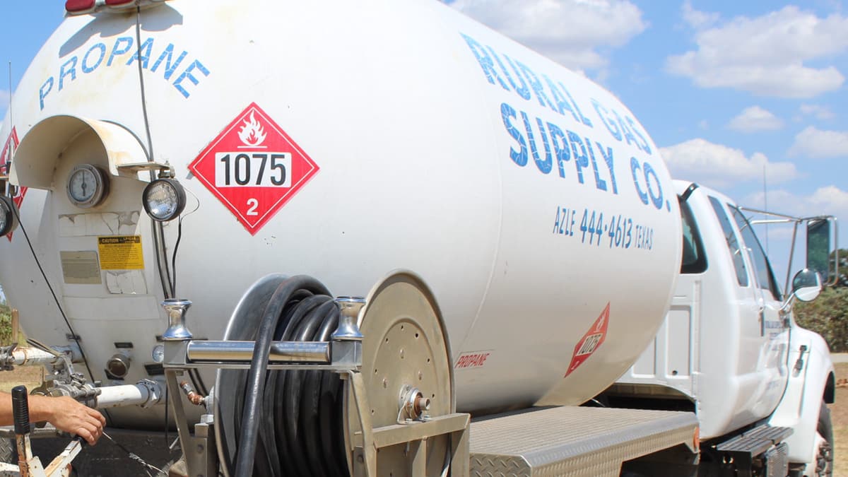 The UN1075 propane placard and hose reel on the back of a Rural Gas Supply delivery truck.